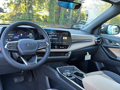New 2026 Chevrolet Equinox ACTIV w/ Convenience Package III FWD image 16