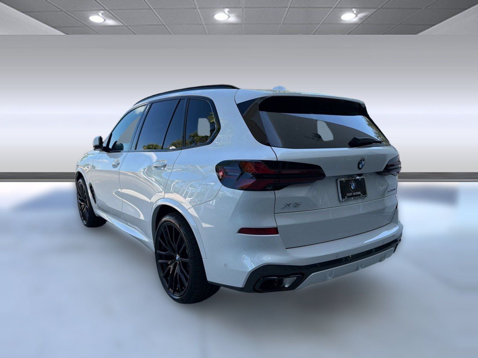 Used 2026 BMW X5 sDrive40i w/ Executive Package RWD image 3