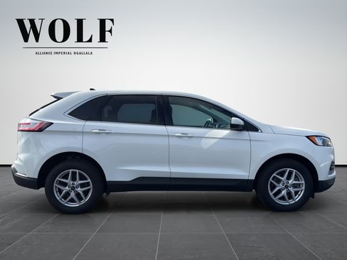 Used 2024 Ford Edge SEL w/ Convenience Package AWD/4WD image 3