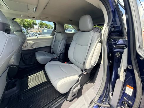 Used 2022 Toyota Sienna XLE w/ XLE Plus Package AWD/4WD image 20