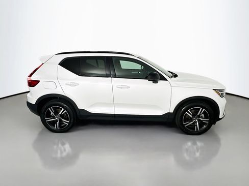 Used 2023 Volvo XC40 B5 Plus AWD/4WD image 8