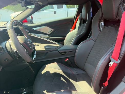 Used 2025 Chevrolet Corvette Z06 RWD image 15