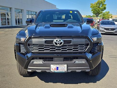 Used 2025 Toyota Tacoma TRD Sport AWD/4WD image 2