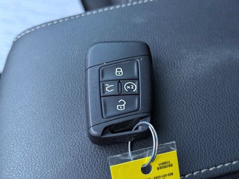 Used 2023 Volkswagen Tiguan SE R-Line FWD image 21