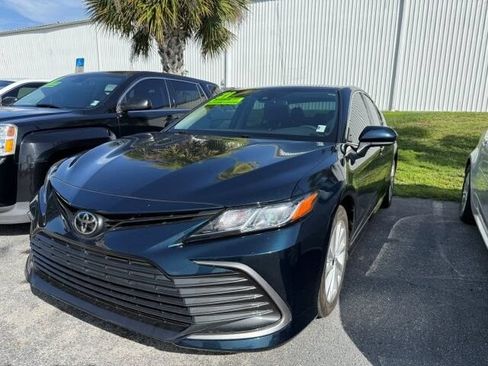 Used 2021 Toyota Camry LE FWD image 3