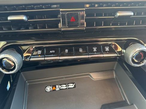 New 2026 Chevrolet Suburban Premier image 8