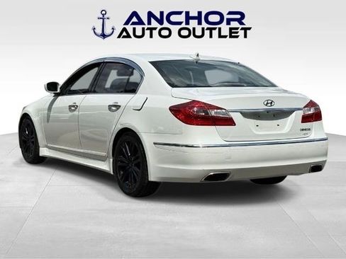 Used 2012 Hyundai Genesis 3.8 w/ Premium Pkg RWD image 6
