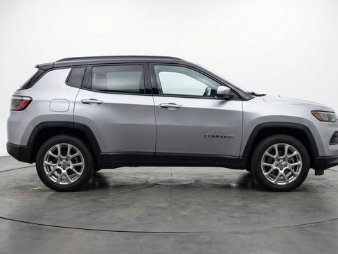 Used 2025 Jeep Compass Limited AWD/4WD image 11