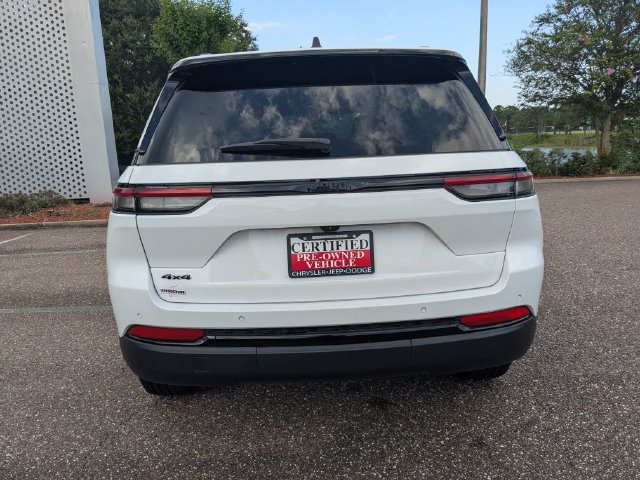 Used 2025 Jeep Grand Cherokee Altitude AWD/4WD image 5