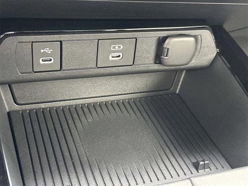 Used 2025 Toyota Prius LE image 22