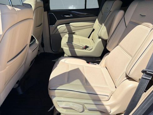 Used 2022 Cadillac Escalade Premium Luxury image 14