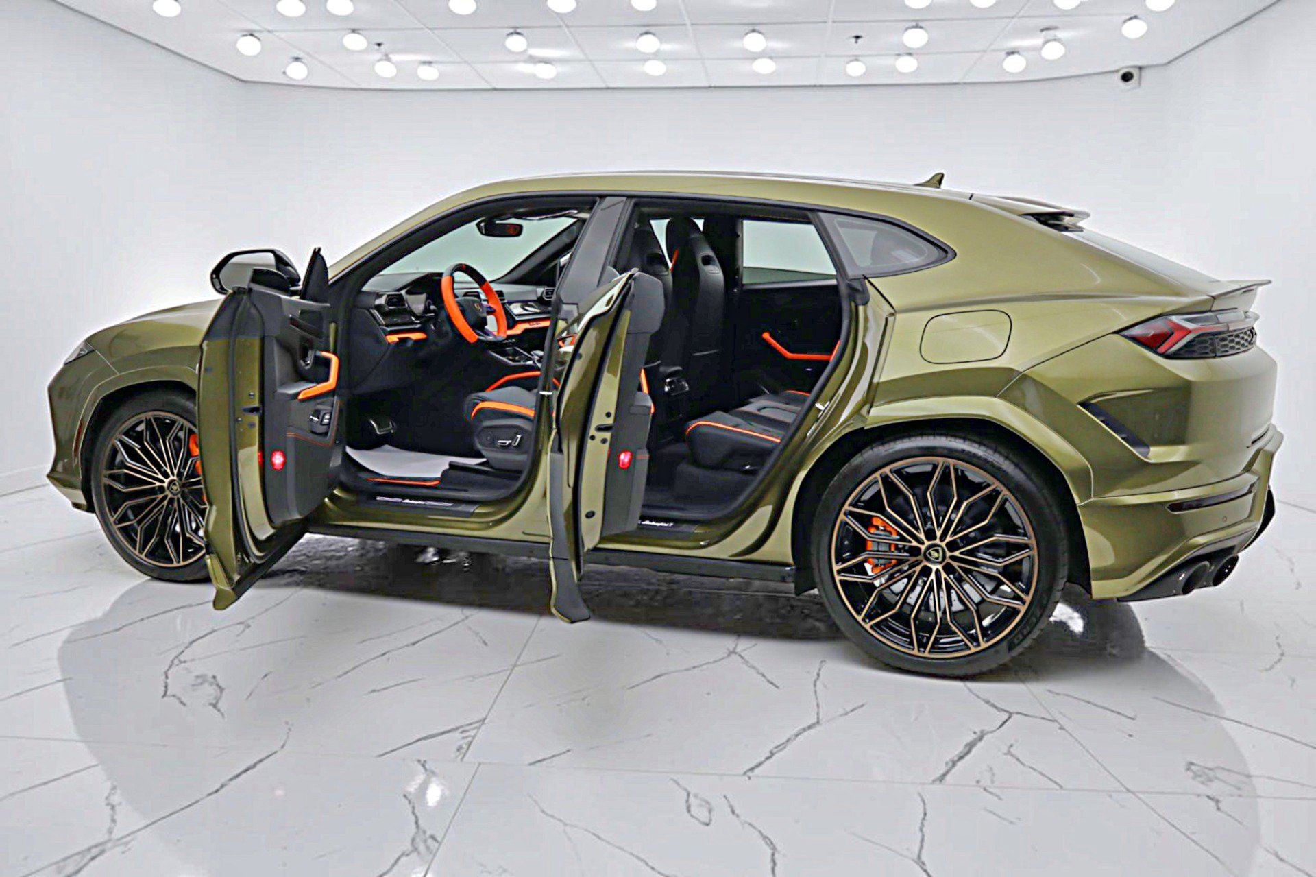 Used 2026 Lamborghini Urus SE AWD/4WD image 6