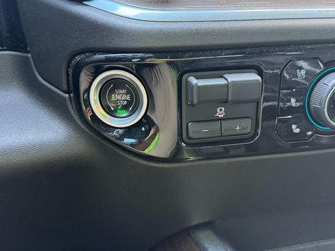 Used 2022 Chevrolet Silverado 1500 High Country w/ High Country Premium Package AWD/4WD image 25