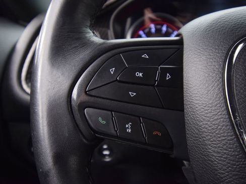 Used 2019 Dodge Challenger SXT image 34