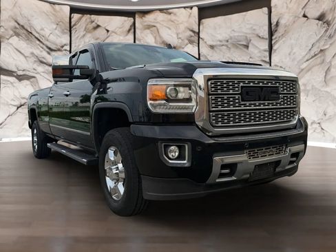 Used 2018 GMC Sierra 3500 Denali w/ Duramax Plus Package image 3