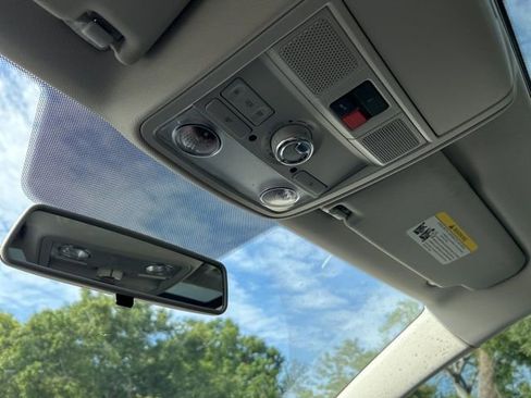 Used 2017 Volkswagen Jetta SE image 12