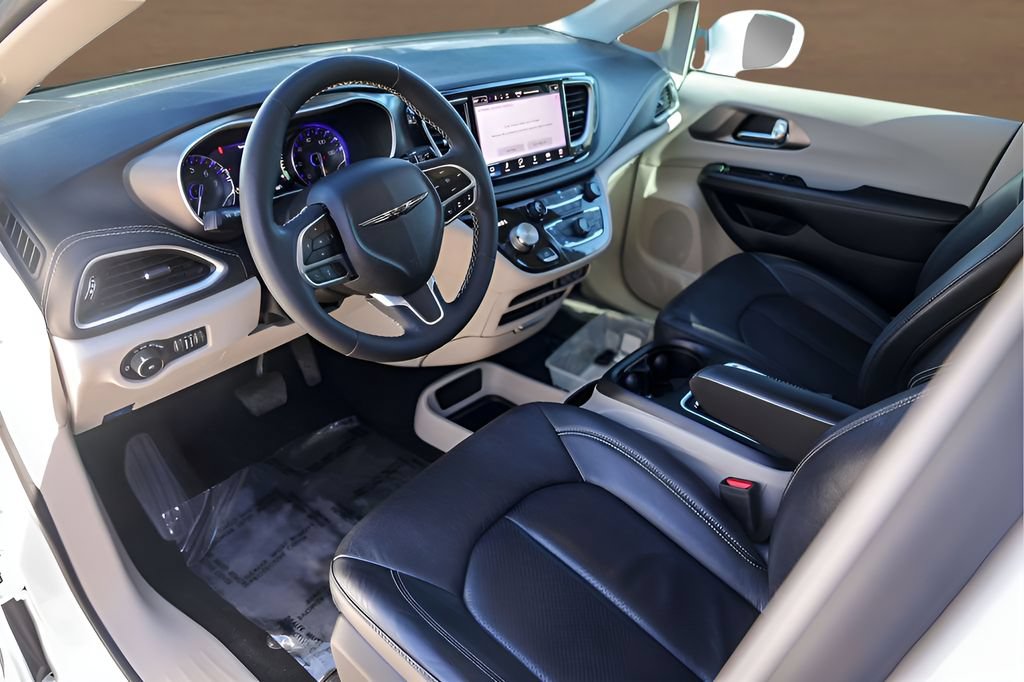 Used 2022 Chrysler Pacifica Touring-L AWD/4WD image 13