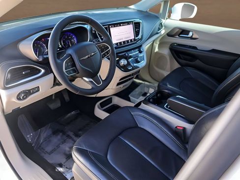 Used 2022 Chrysler Pacifica Touring-L AWD/4WD image 13