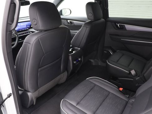 Used 2025 Buick Enclave Sport Touring image 10