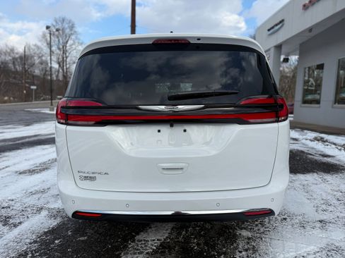 New 2026 Chrysler Pacifica Select image 9