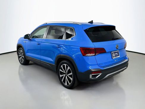 Certified 2023 Volkswagen Taos SE w/ Panoramic Sunroof Package AWD/4WD image 3