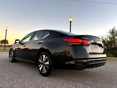 Used 2021 Nissan Altima 2.5 SV image 3