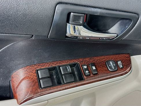 Used 2014 Toyota Camry XLE image 22