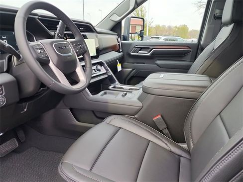 New 2026 GMC Sierra 3500 Denali w/ Denali Reserve Package image 17