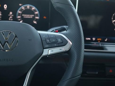 New 2026 Volkswagen Tiguan SE R-Line image 9