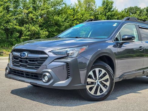 Used 2025 Subaru Outback Premium w/ Popular Package #1A AWD/4WD image 2