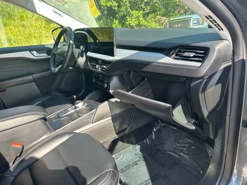 Used 2025 Ford Escape Platinum AWD/4WD image 45