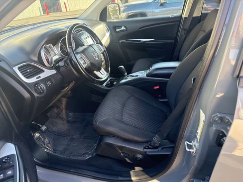 Used 2020 Dodge Journey SE w/ SE Popular Equipment Group image 4