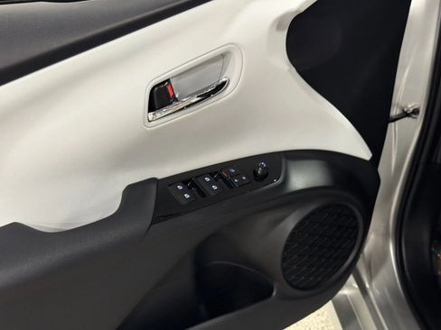 Used 2017 Toyota Prius Four w/ Premium Convenience Package image 11