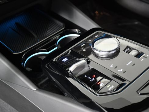 Used 2025 BMW i5 eDrive40i image 16