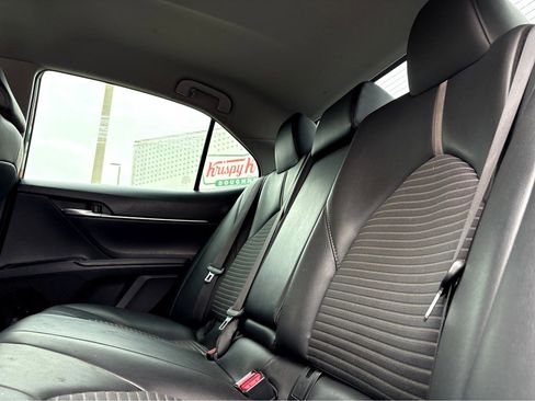 Used 2020 Toyota Camry SE image 15