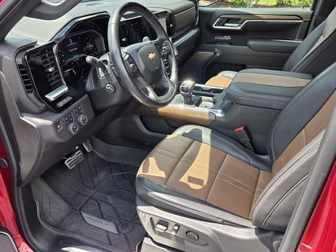 Used 2025 Chevrolet Silverado 1500 High Country AWD/4WD image 9