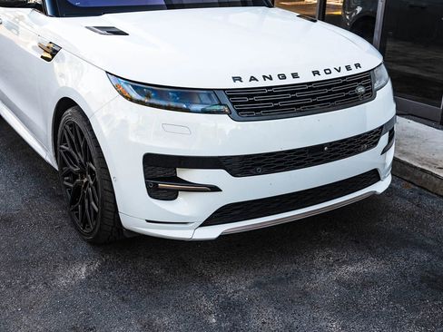 Used 2023 Land Rover Range Rover Sport SE Dynamic AWD/4WD image 3