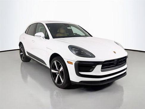 Certified 2025 Porsche Macan image 31
