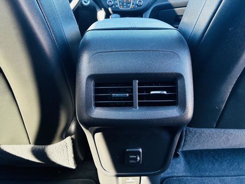 Used 2022 Chevrolet Equinox RS w/ RS Leather Package image 36