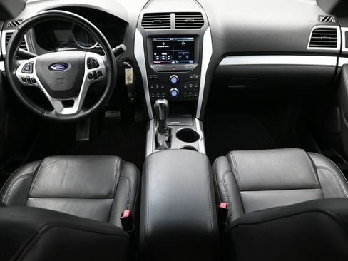 Used 2011 Ford Explorer XLT w/ 202A Rapid Spec Order Code image 12