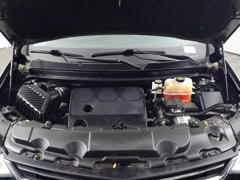 Used 2018 Chevrolet Traverse LT image 16