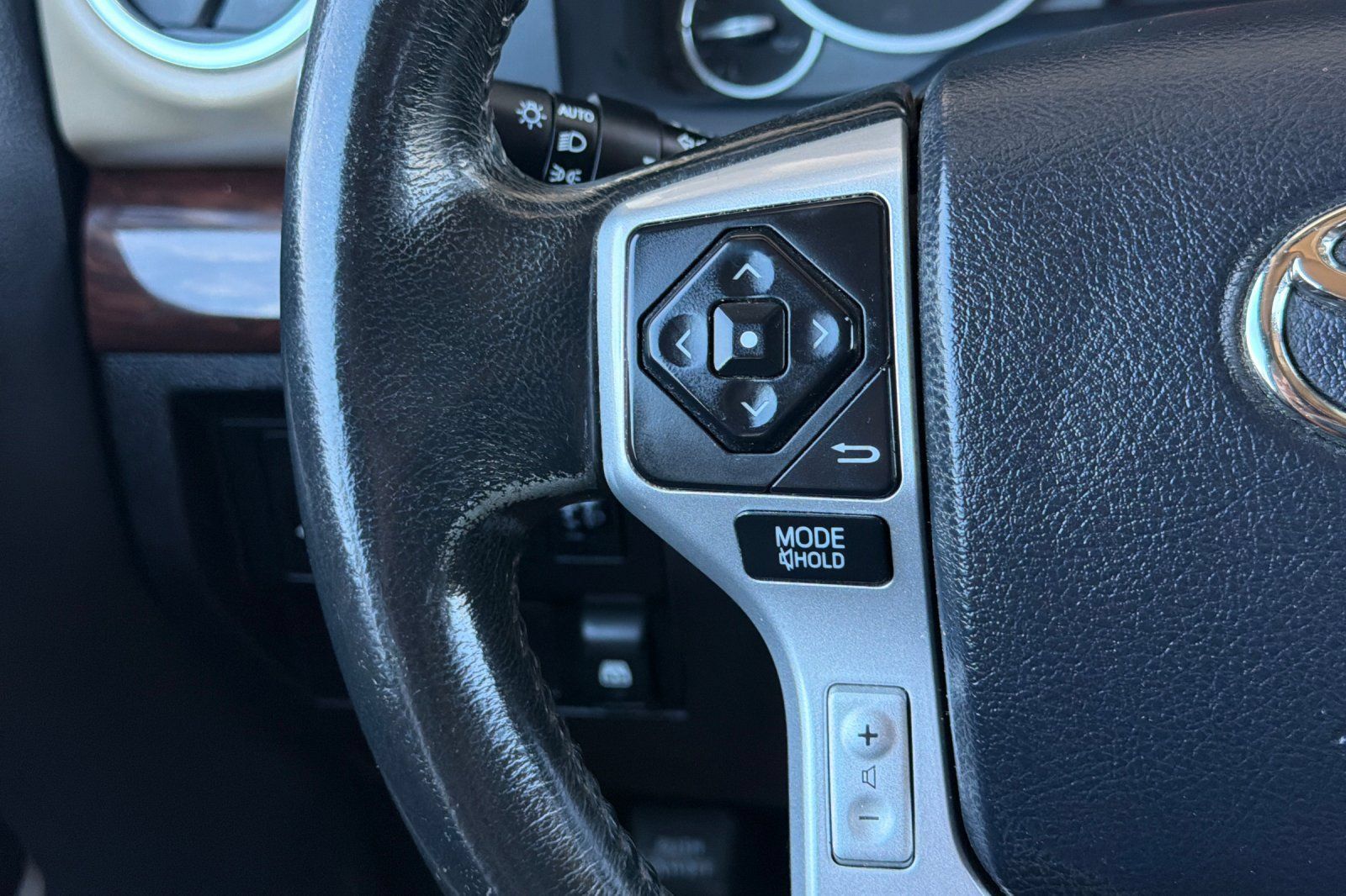 Used 2015 Toyota Tundra Limited AWD/4WD image 28
