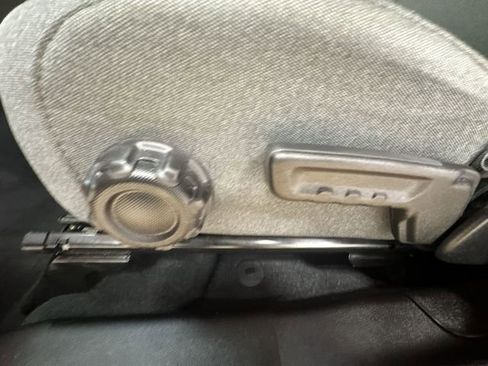 Used 2024 Jeep Gladiator Sport image 15