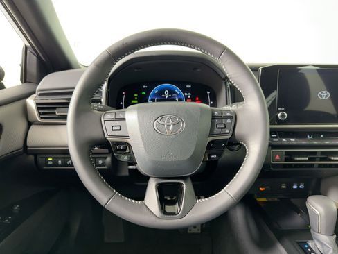 Used 2025 Toyota Camry SE image 15
