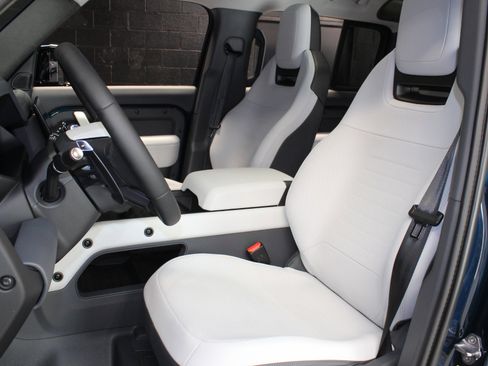 Used 2026 Land Rover Defender 110 OCTA image 43