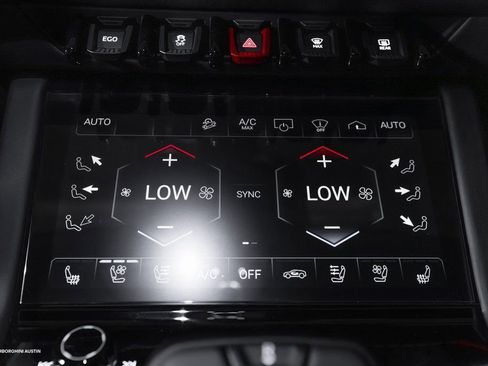 Used 2025 Lamborghini Urus SE image 32