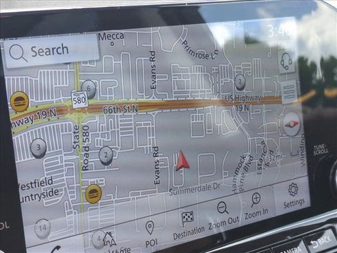 Used 2024 Nissan Pathfinder Platinum image 11