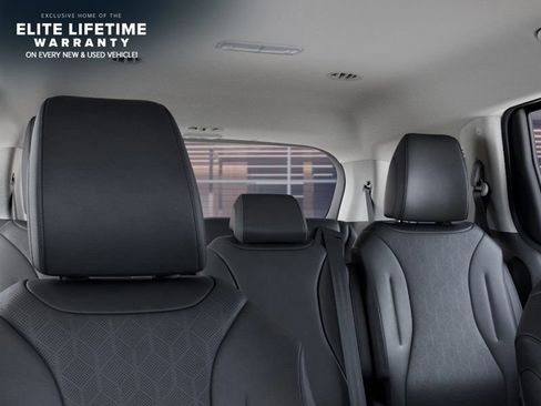 New 2026 Kia Carnival EX FWD image 28