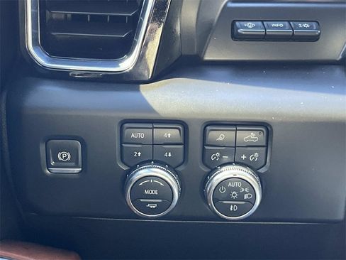 Used 2024 GMC Sierra 2500 Denali Ultimate image 27