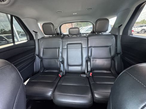 Used 2022 Ford Explorer XLT w/ Equipment Group 202A AWD/4WD image 11